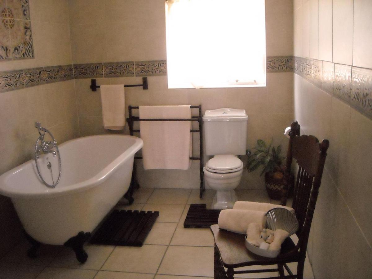 Upper Houghton Guesthouse Johannesburg Bagian luar foto