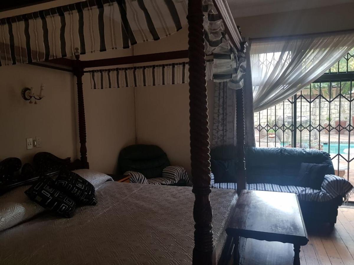 Upper Houghton Guesthouse Johannesburg Bagian luar foto