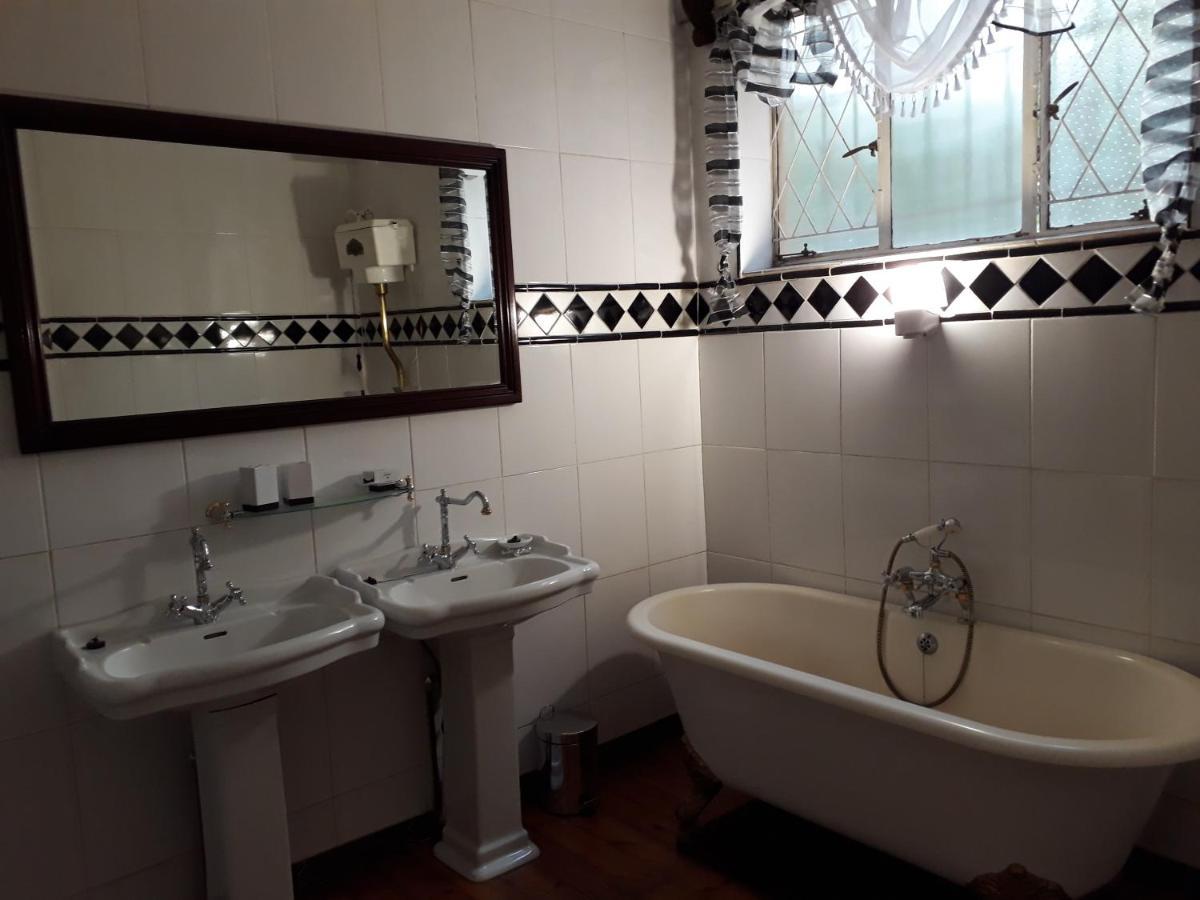 Upper Houghton Guesthouse Johannesburg Bagian luar foto