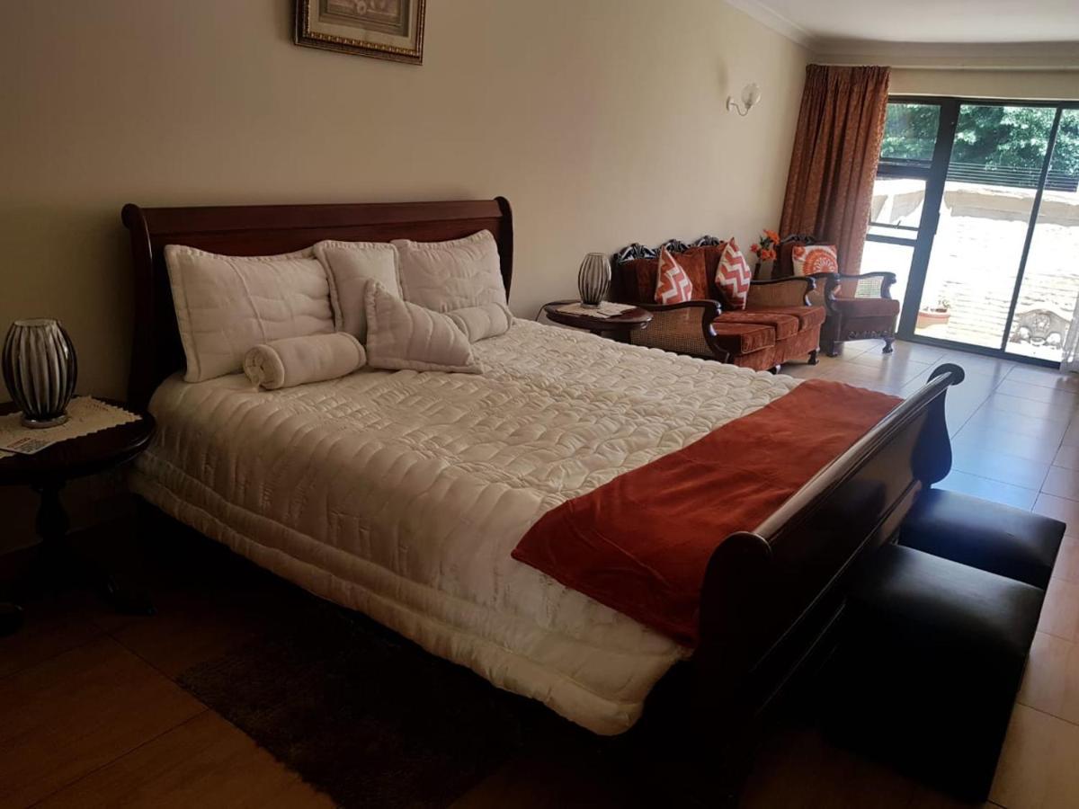 Upper Houghton Guesthouse Johannesburg Bagian luar foto